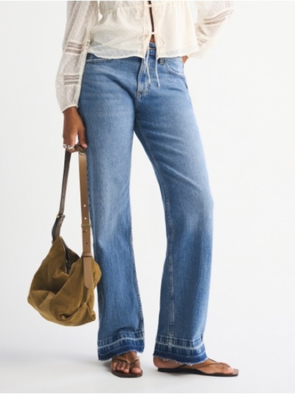 Abercrombie & Fitch Women’s The Baggy Low Rise Med Wash Jeans 28/6 Let Down Hem